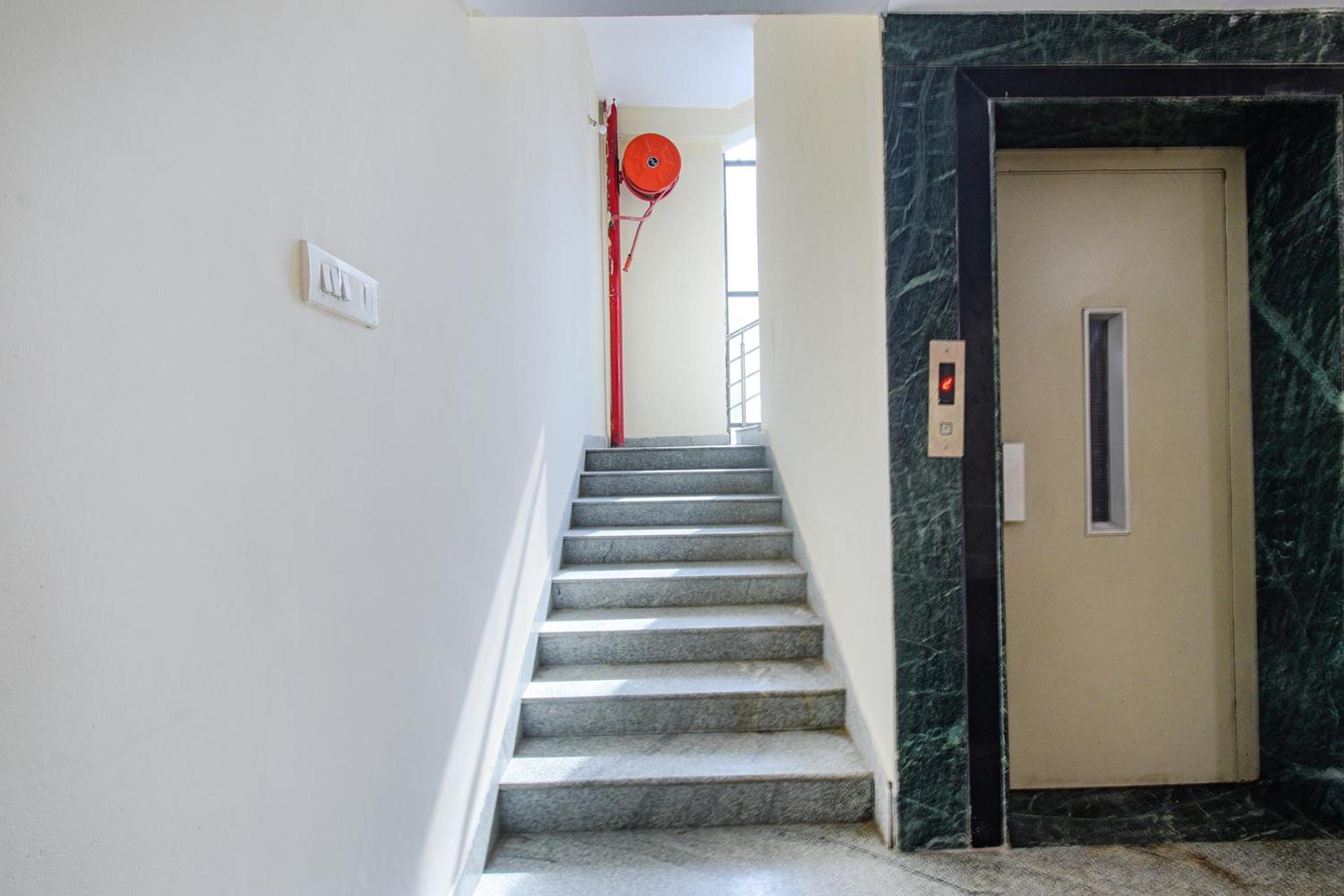 Fabhotel N Residency, Hitech City - 350M From Yashoda Hospital, Hitech City Hyderabad Bagian luar foto